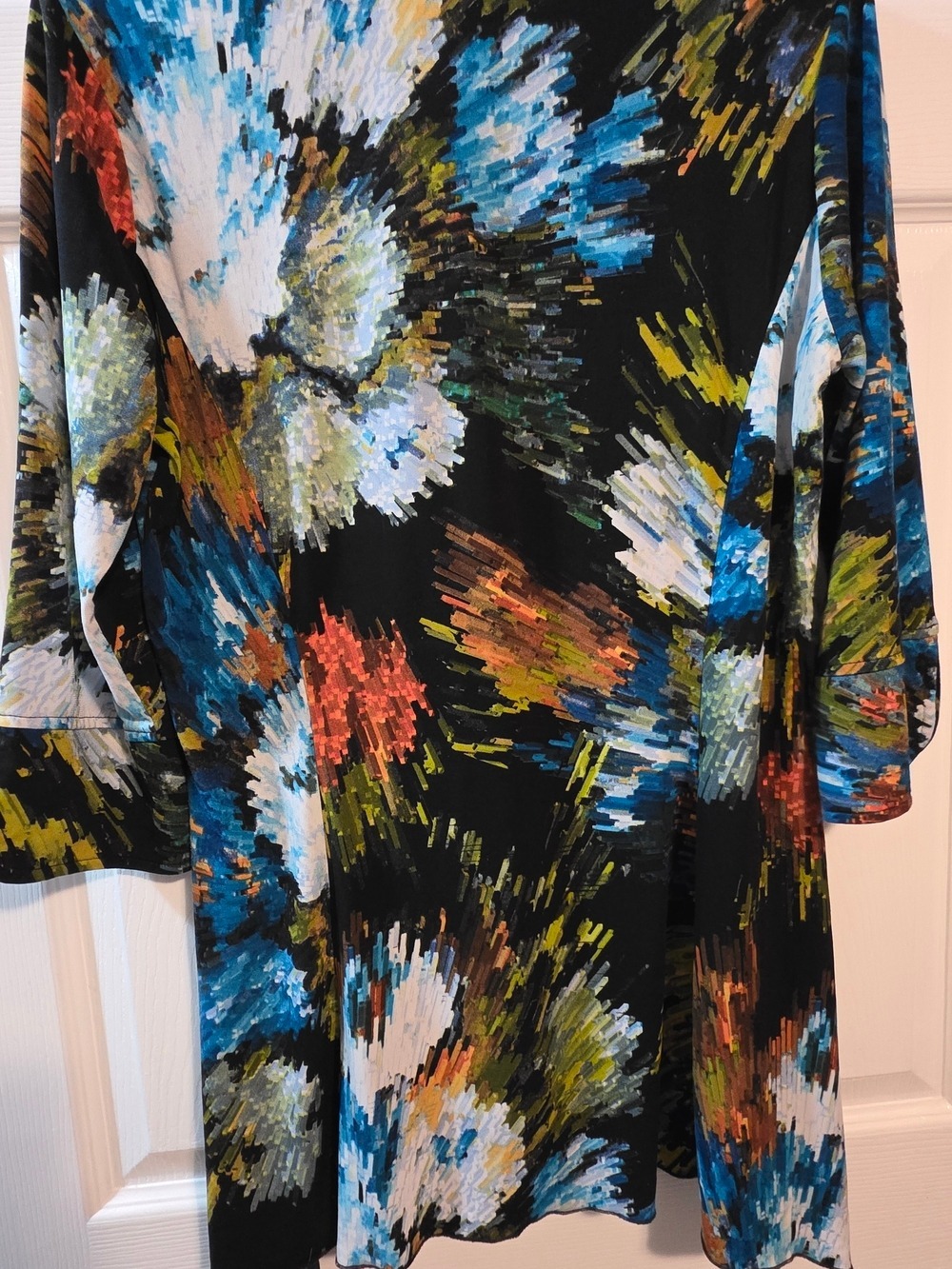 4/$97 Canadian Vivian Wong Abstract Brushstroke Button-Front Top - Picture 9 of 14